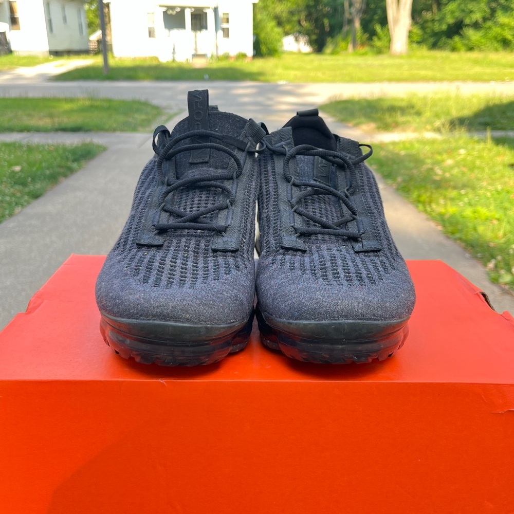 Men’s 10.5 Nike Air VaporMax - Picture 3 of 5